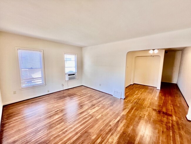 property at 1336 N Wishon Ave