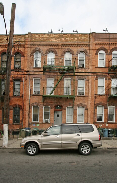 359 Grove St in Brooklyn, NY - Foto de edificio