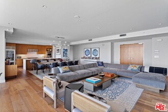 1 W Century Dr in Los Angeles, CA - Building Photo - Building Photo