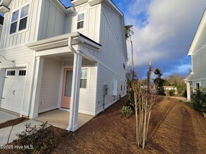 1032 Tidal Ln in Wilmington, NC - Foto de edificio - Building Photo