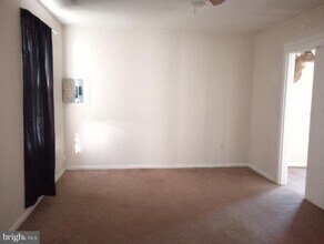 10 Maynard Dr in Gloucester Township, NJ - Building Photo - Building Photo