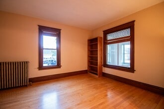 340 23rd Ave NE in Minneapolis, MN - Building Photo - Building Photo