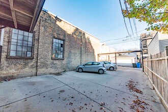 1707 N Fairfield Ave, Unit 2 in Chicago, IL - Foto de edificio - Building Photo