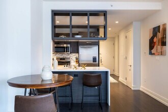 555 10th Ave in New York, NY - Foto de edificio - Building Photo