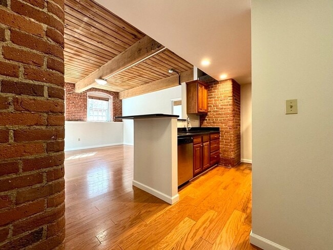 4 Bishop St, Unit G13 in Framingham, MA - Foto de edificio - Building Photo