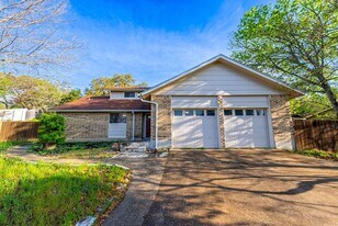 7010 Scenic Brook Dr in Austin, TX - Building Photo