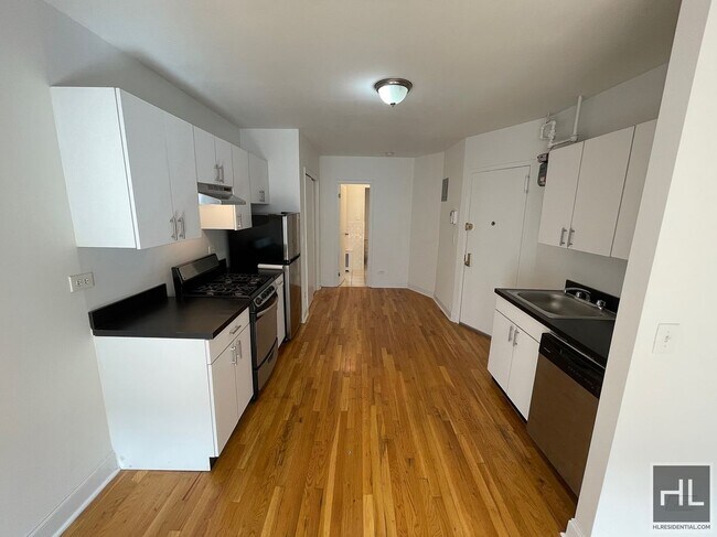 E 89 ST in New York, NY - Building Photo - Building Photo