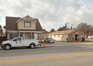 9630-9638 Flower St in Bellflower, CA - Building Photo - Building Photo