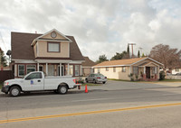 9630-9638 Flower St in Bellflower, CA - Foto de edificio - Building Photo