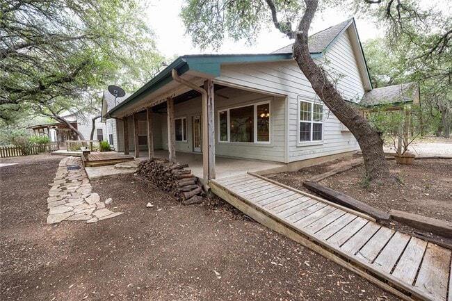 105 Ridge Oak Dr in Wimberley, TX - Building Photo - Building Photo