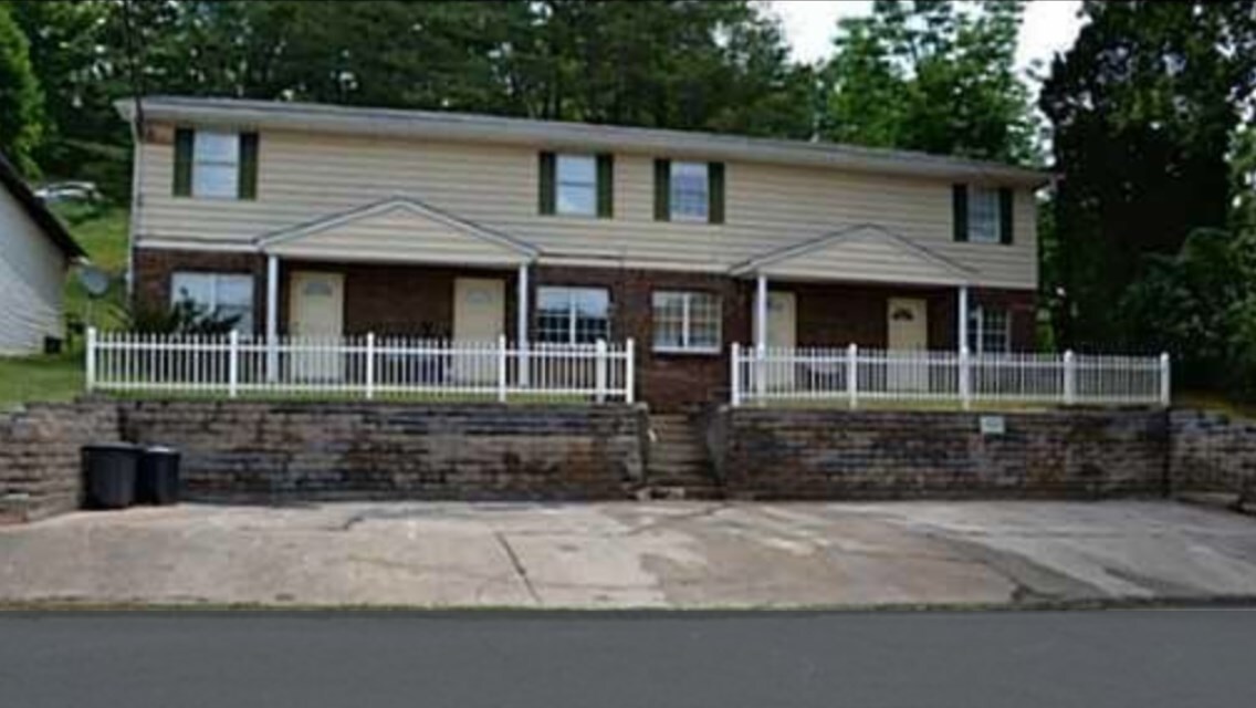 5340 Koontz Dr, Unit 2 in Charleston, WV - Building Photo