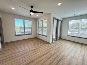 11604 Stonehollow Dr in Austin, TX - Foto de edificio - Building Photo