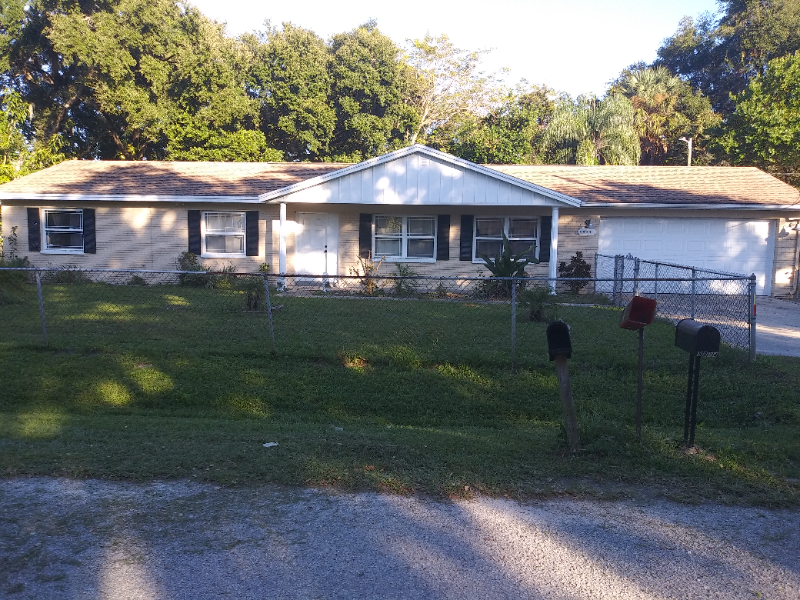 8824 W Millpoint Rd in Riverview, FL - Building Photo