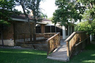 215 Spanish Oak Ln in Kerrville, TX - Building Photo - Building Photo