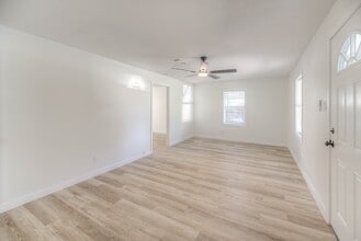 709 Pine St in Woodville, TX - Building Photo - Building Photo