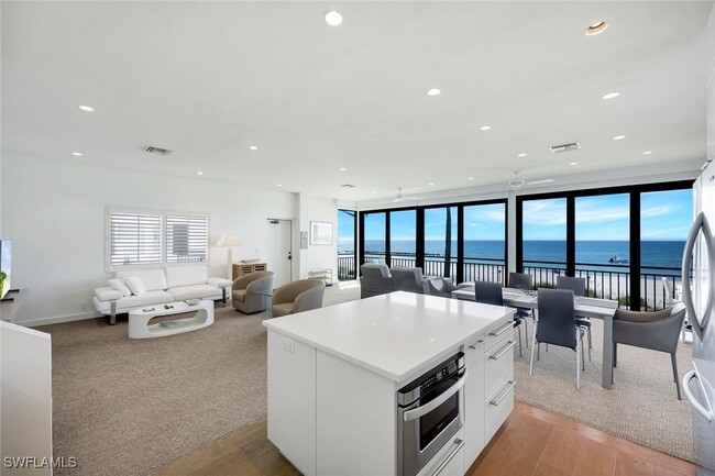 2211 Gulf Shore Blvd N