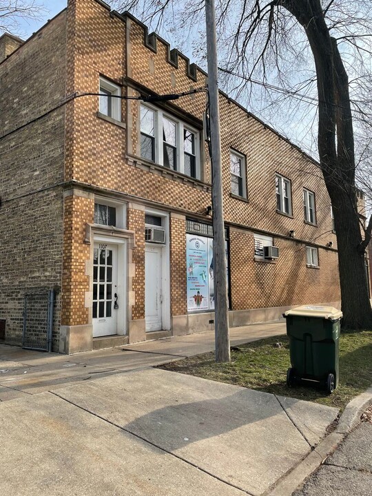 1527 Greenleaf St in Evanston, IL - Building Photo