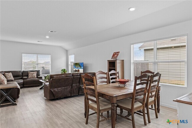 2920 Calandra Lark