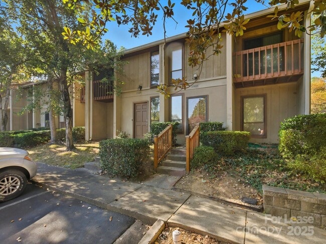 7925 Charter Oak Ln in Charlotte, NC - Foto de edificio - Building Photo