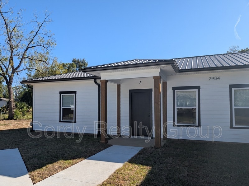 2984 Russ St in Marianna, FL - Building Photo