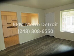 26135 Coolidge Hwy in Oak Park, MI - Building Photo - Building Photo