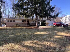 18 Bradford Rd in East Brunswick, NJ - Building Photo