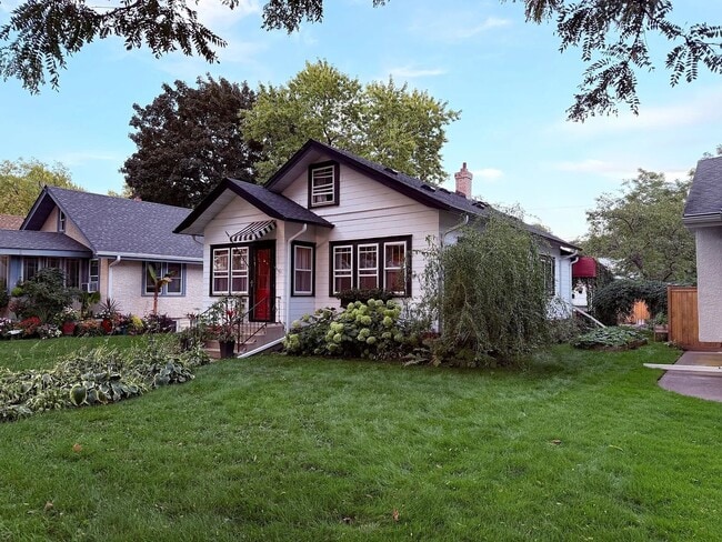 4033 21st Ave S in Minneapolis, MN - Building Photo - Building Photo