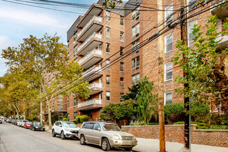 Warner House in Forest Hills, NY - Building Photo - Building Photo