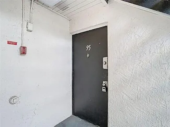 2549 N Alafaya Trail in Orlando, FL - Building Photo - Building Photo