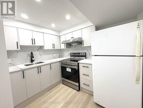 9 Truro Crescent in Toronto, ON - Building Photo - Building Photo