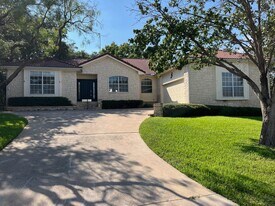 804 Broken Arrow in Horseshoe Bay, TX - Building Photo