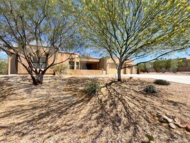 9398 E Desert Milkweed Ct in Corona De Tucson, AZ - Building Photo