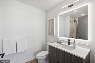 1122 Frankford Ave in Philadelphia, PA - Foto de edificio - Building Photo