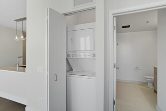 279 N Canal St in Chicago, IL - Foto de edificio - Building Photo