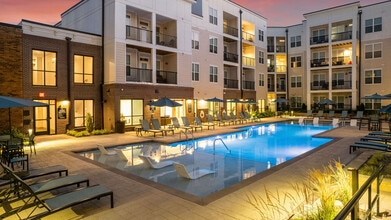 Elevate 114 Apartments of Lees Summit in Lee's Summit, MO - Foto de edificio - Building Photo