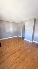 24 Knighton St in Manchester, CT - Building Photo - Building Photo