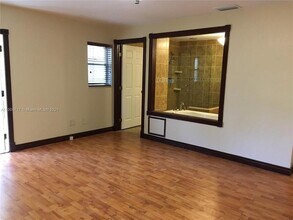 2724 NE 32nd St in Fort Lauderdale, FL - Building Photo - Building Photo