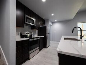 419 W Elm St in Denison, TX - Building Photo - Building Photo