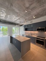 113 NW 24th St in Miami, FL - Building Photo