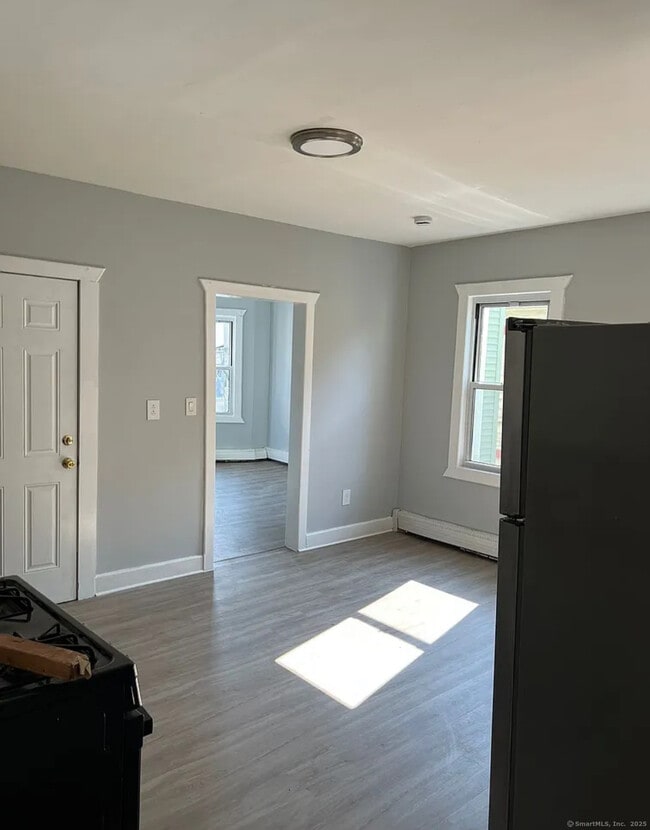 651 Maple St in Bridgeport, CT - Building Photo - Building Photo