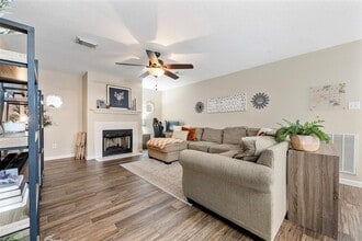 401 Stockbridge Ln in Dickinson, TX - Building Photo - Building Photo