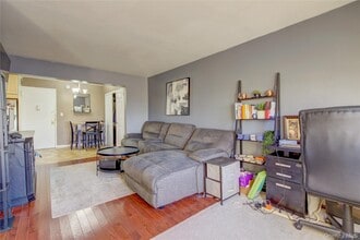 370 W Broadway in Long Beach, NY - Building Photo - Building Photo