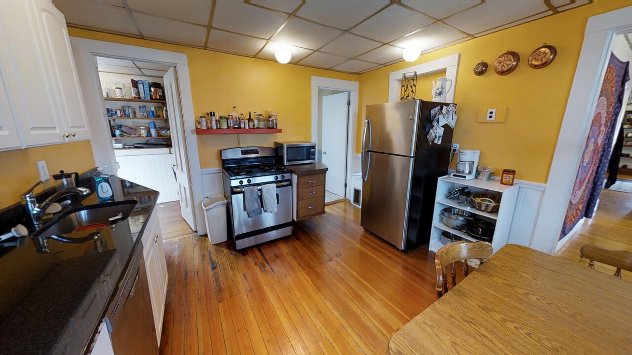 363 Beacon St, Unit 1 in Somerville, MA - Foto de edificio