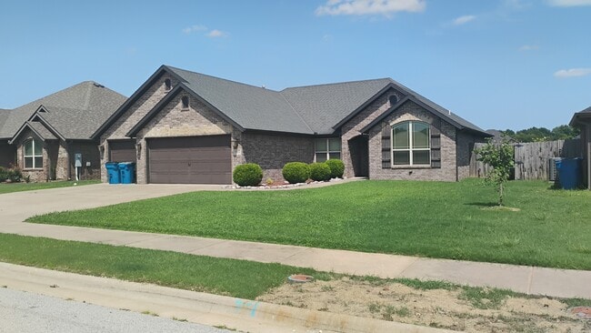 property at 1911 SW Cypress St