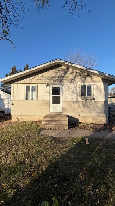 1109 33rd Ave N in St. Cloud, MN - Building Photo