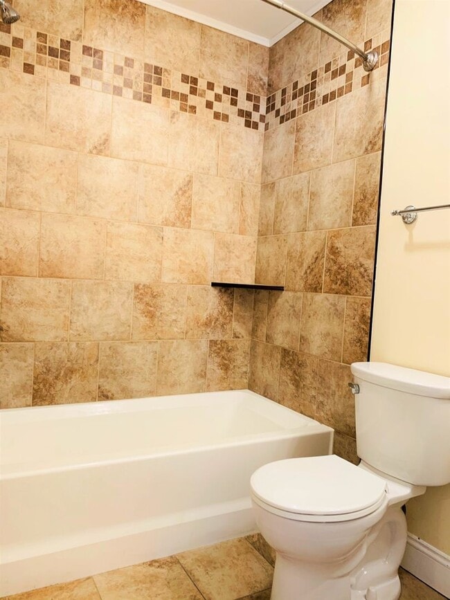 137 Park St, Unit APT 2 in Burlington, VT - Foto de edificio - Building Photo