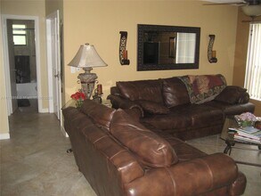 3299 Cocoplum Cir in Coconut Creek, FL - Building Photo - Building Photo