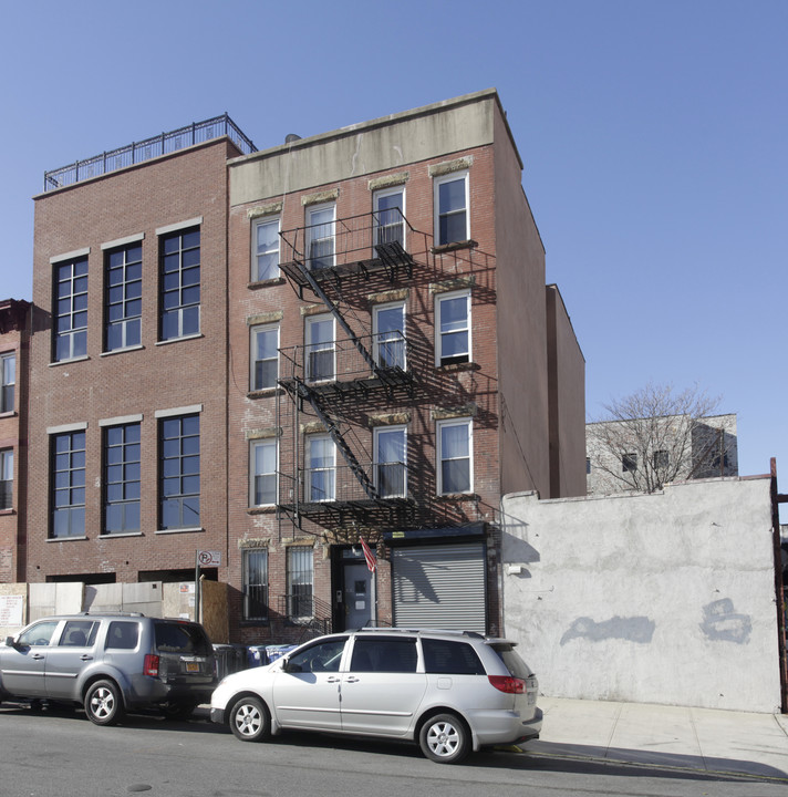 10 Clermont Ave in Brooklyn, NY - Building Photo