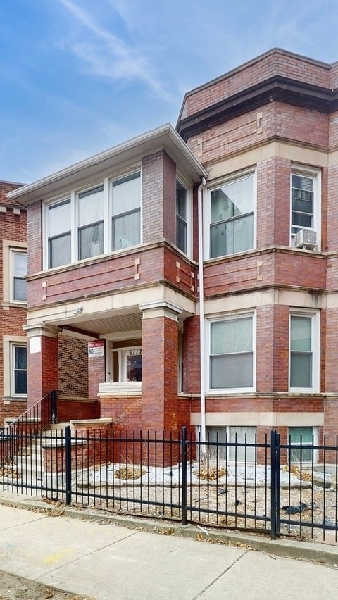 6117 S Vernon Ave, Unit 1