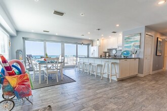 5830 Midnight Pass Rd in Sarasota, FL - Building Photo - Building Photo